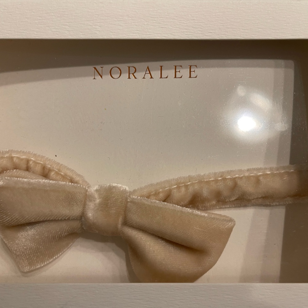 Noralee Boys Ivory Velvet Bow Tie - NWT - Picture 2 of 2